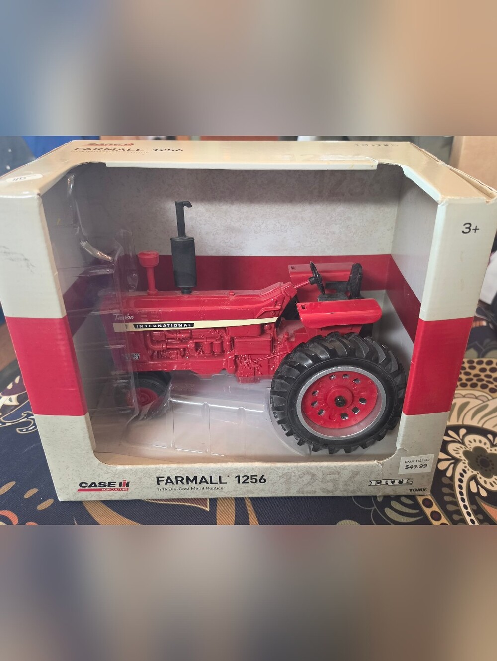 Red Farmall 1256 Die-Cast Tractor Toy - 1/16 Die-cast Metal Replica ERTL CASE